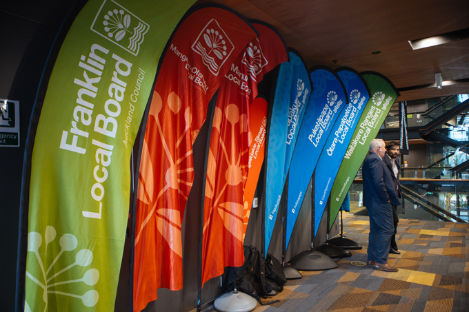 Like-minds and moving messages 1