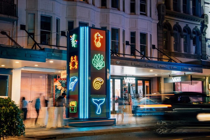 Queen Street Festive Columns Image 2