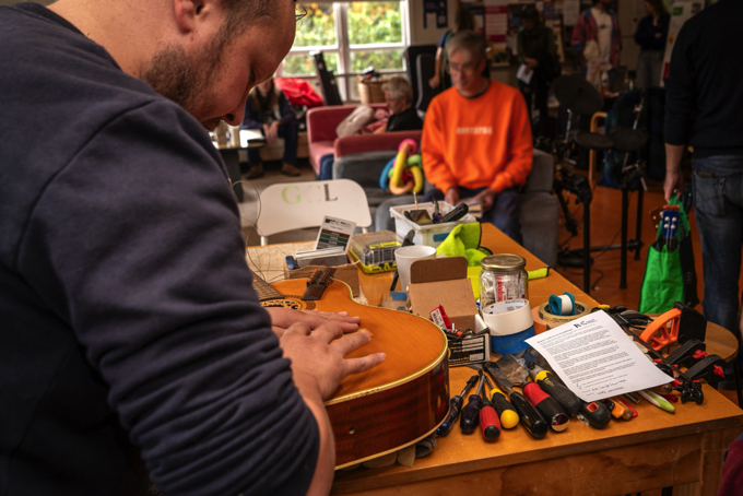 Music Repair Cafe Image 1sml_rky15vzv.jpg