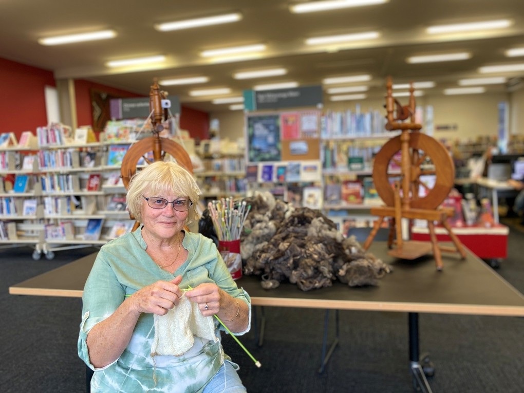 Jill spinning and knitting_v0bbvaap.jpg