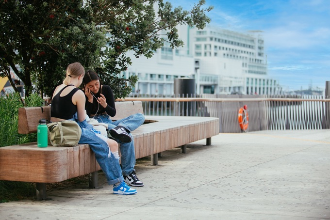 163C3837 Edit Billboard Tewananga Sitting With Friend Resize