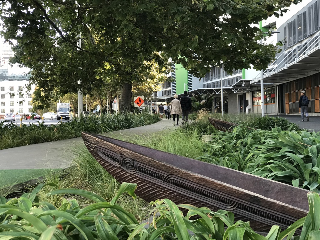 Tauranga Waka sculptures 02
