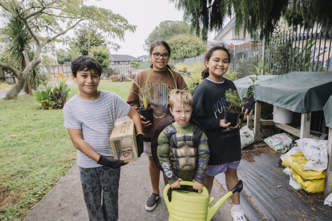 Waterview Students At Friends of Oakley Creek Nursery