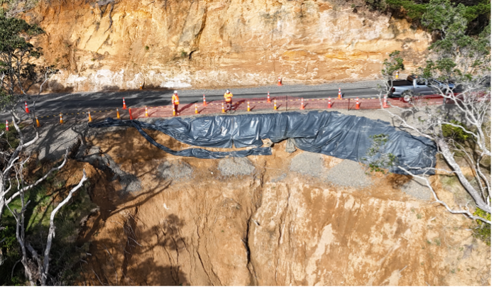 Āwhitu Road slip 1 – north of West Coast Road (before).