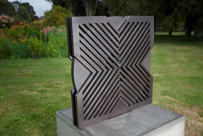 Marte Szirmay Seek sculpture