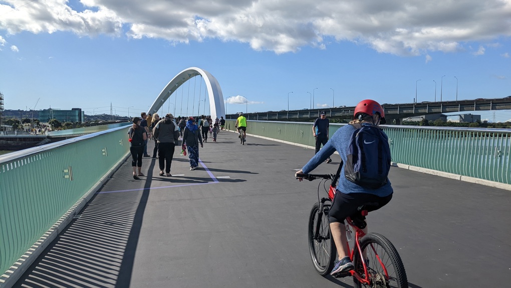 Ngā Hau Māngere Bridge