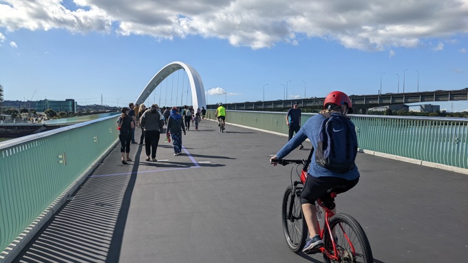 Ngā Hau Māngere Bridge