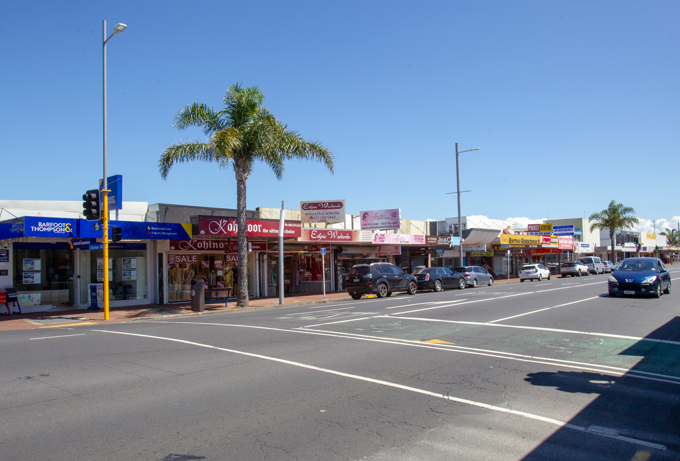Strip of businesses on Hunters Corner