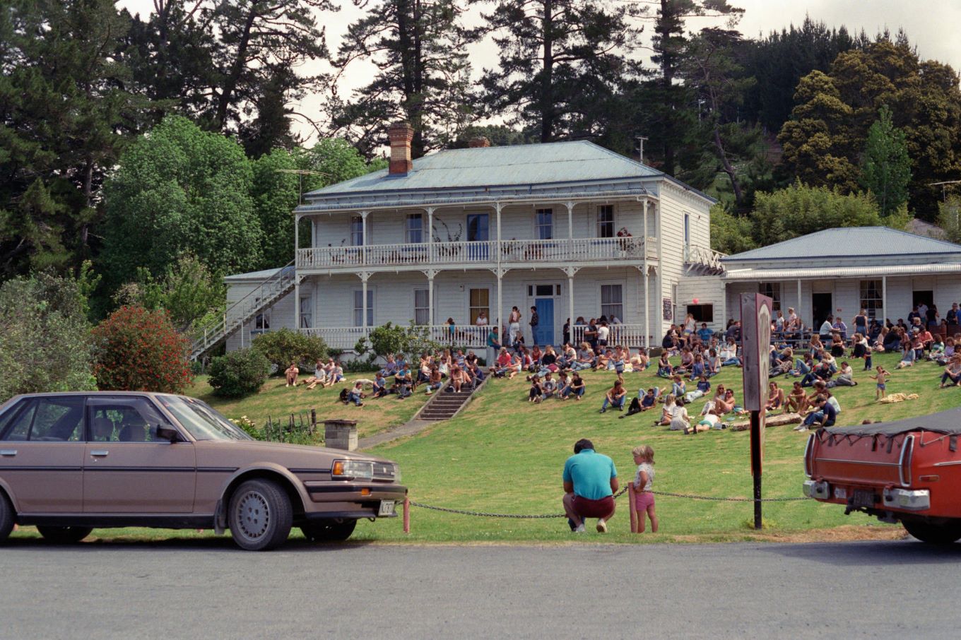 1970s image of Puhoi Hotel from Auckland Libraries Heritage Collection.