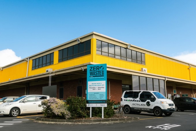 Artist Trash Image 5