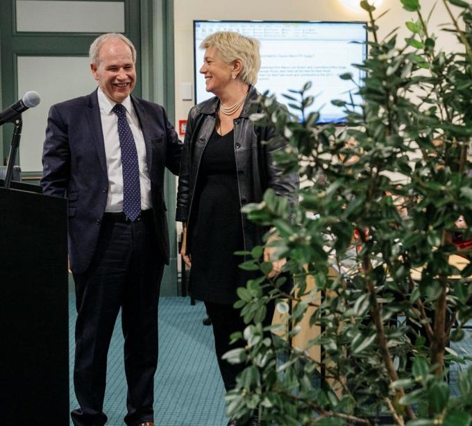 Outgoing Mayor Len Brown and Deputy Mayor Penny Hulse with the Maungakiekie sapling gift