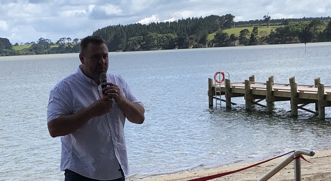 Waiuku representative resigns