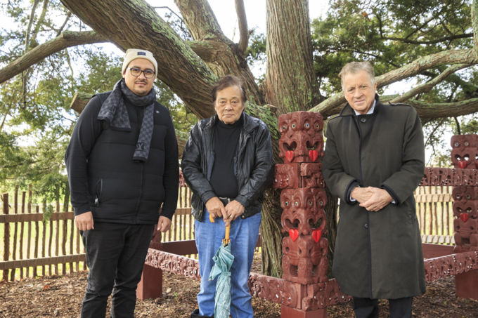Carved ancestral guardians of Pukekaroa return (1)