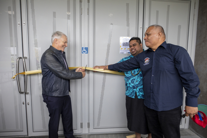 38 391823 Robbon Cutting