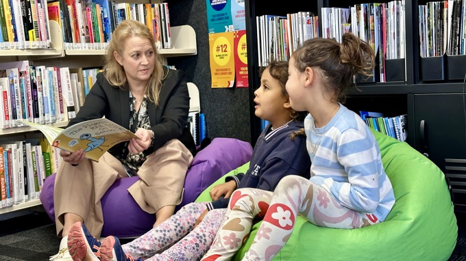 Kendyl, Āmna And Reva At Pt Chev Little Library
