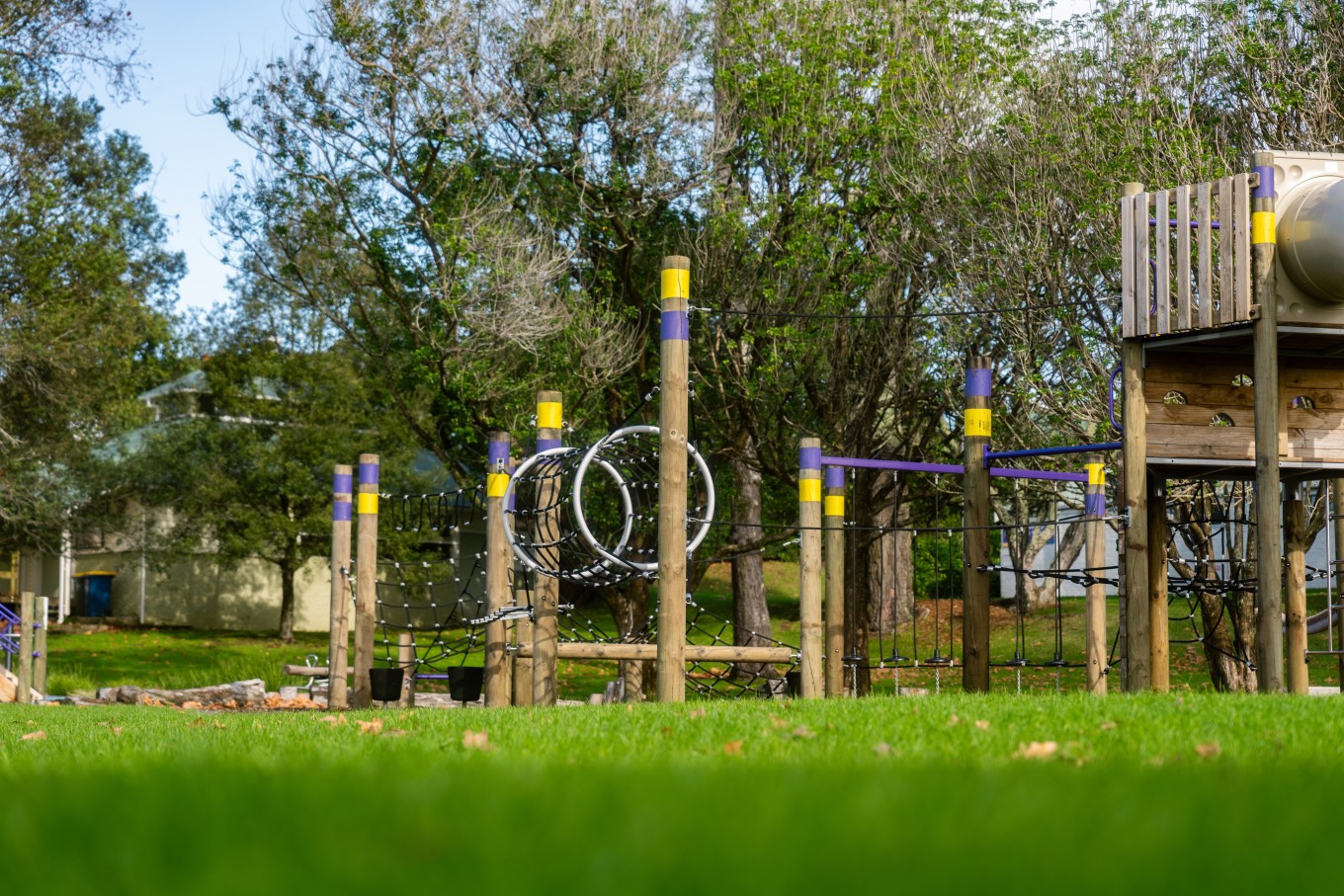 Narrow Neck’s Allenby Reserve playground features climbing ropes, tunnels and balance and agility games.