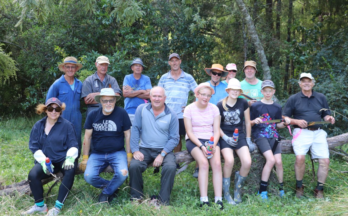 Volunteers in the bush. 