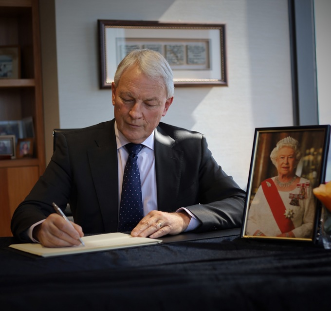 Mayor Phil Goff signs condolence book