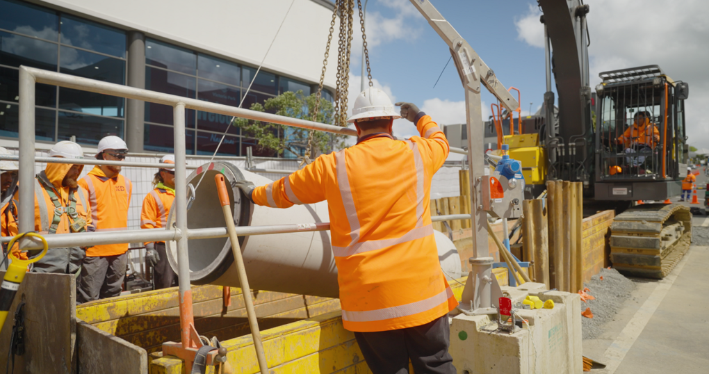 First Low Carbon Pipe Being Lifted Into Drain On College Hill (1)