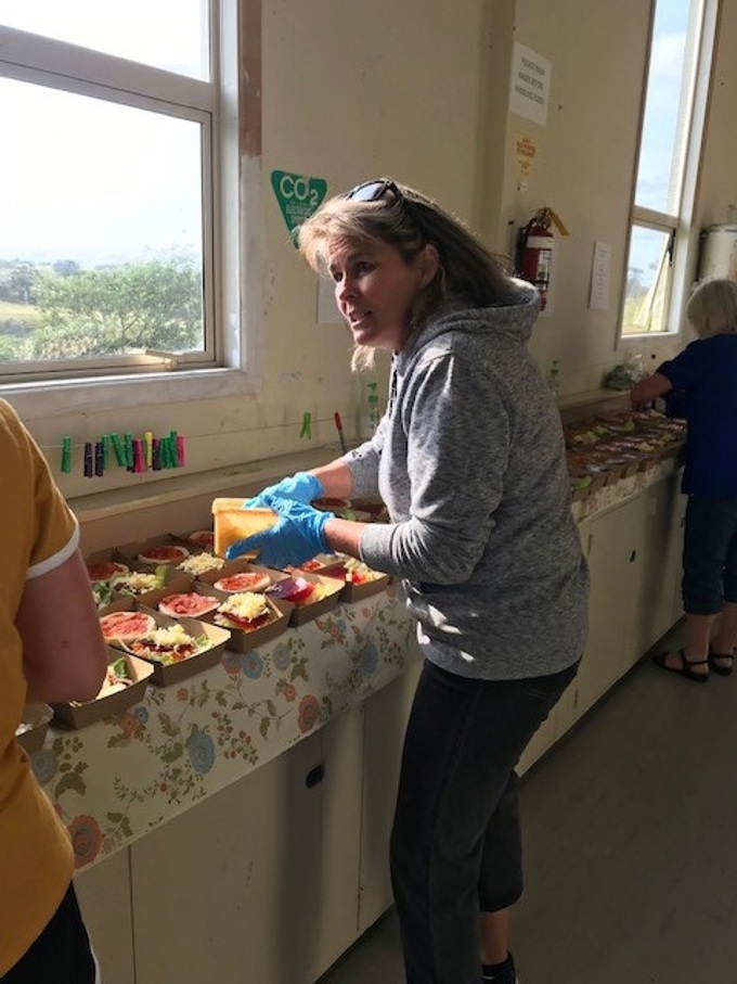 Te Toro locals united by burgers (1)