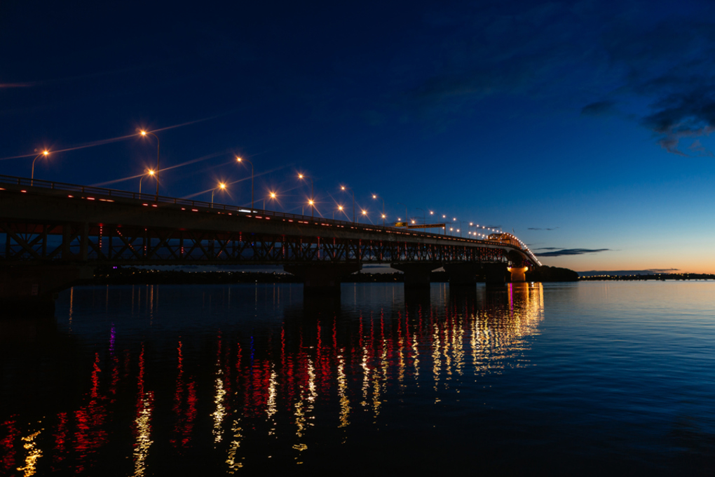 Vector and Auckland Council light up Auckland Harbour Bridge to mark Waitangi Day 2