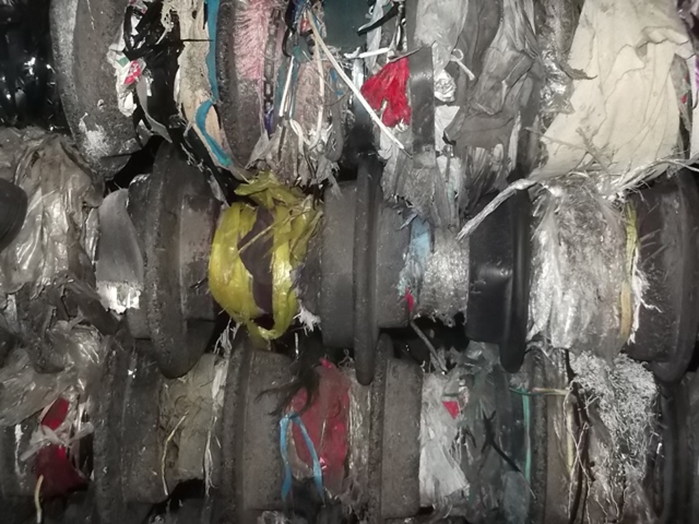 Plastic jamming equipment.jpg