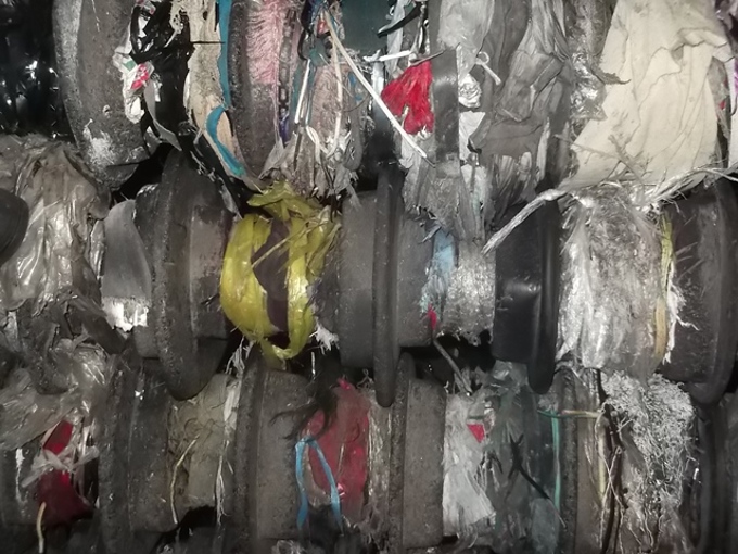 Plastic jamming equipment.jpg