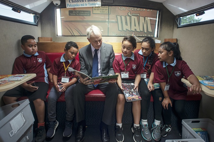 Mobile libraries Mayor Visit 3.jpg