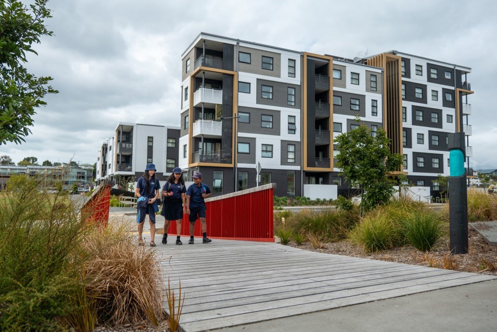 Northcote Intermediate Students in Te Ara Awataha Greenway Bridge