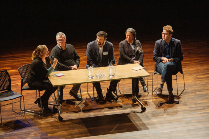 Like-minds and moving messages 4