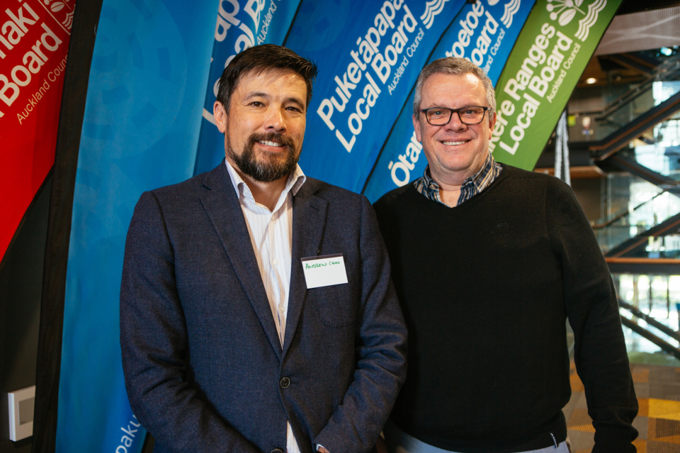 Like-minds and moving messages 3