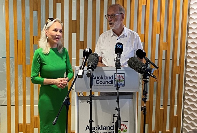 Deputy Mayor Desley Simpson and Mayor Wayne Brown