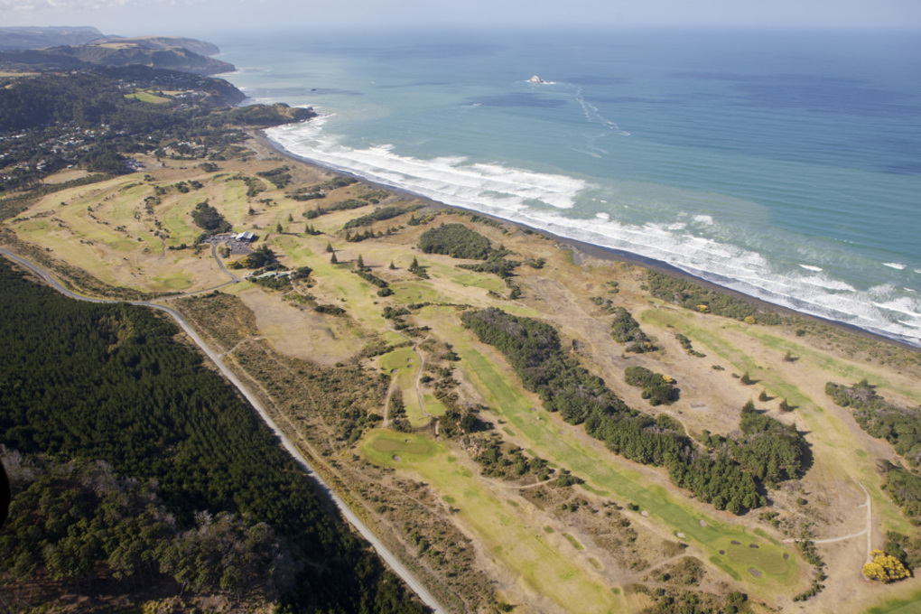 Driving on Karioitahi and Muriwai beaches