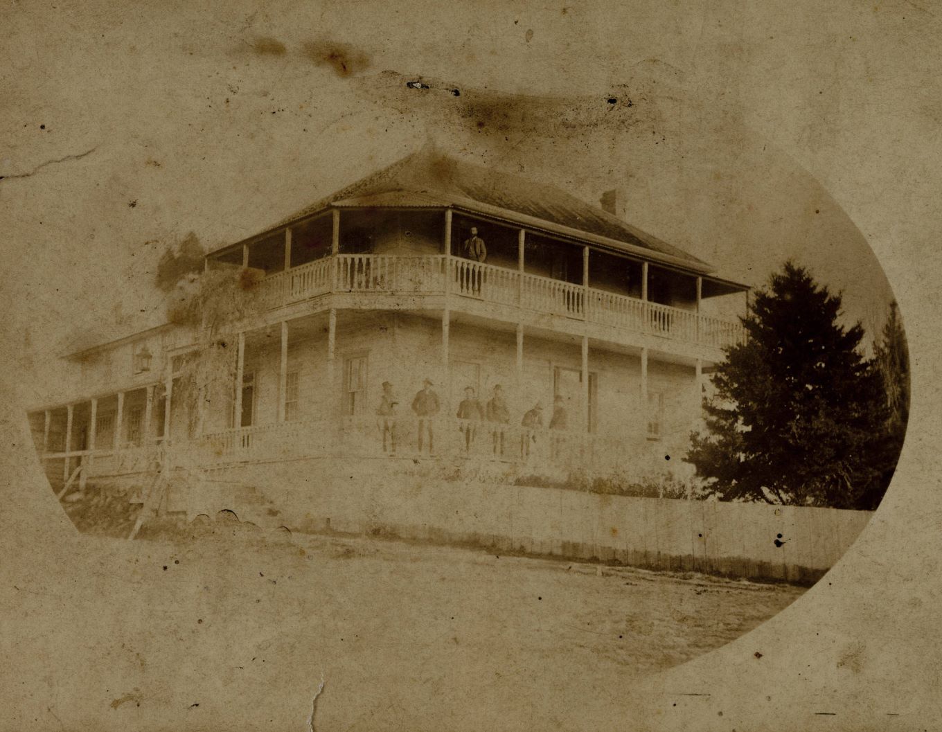 Older Kentish Hotel image from Auckland Libraries Heritage Collection.