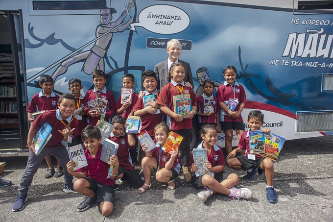 Mobile libraries Mayor Visit 2.jpg