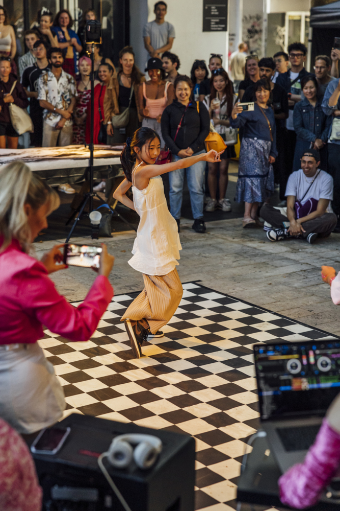 Dancing Khartoum photo. 