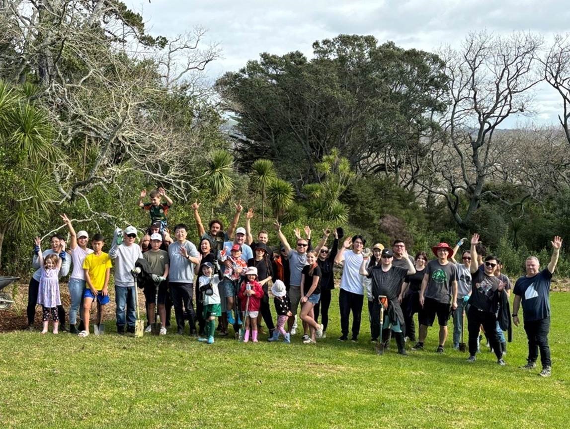 Howick Friends Of Murvale planting group. 