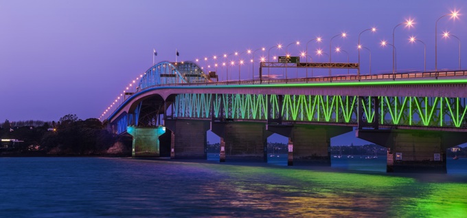 Vector and Auckland Council to light Auckland Harbour Bridge (1).jpg