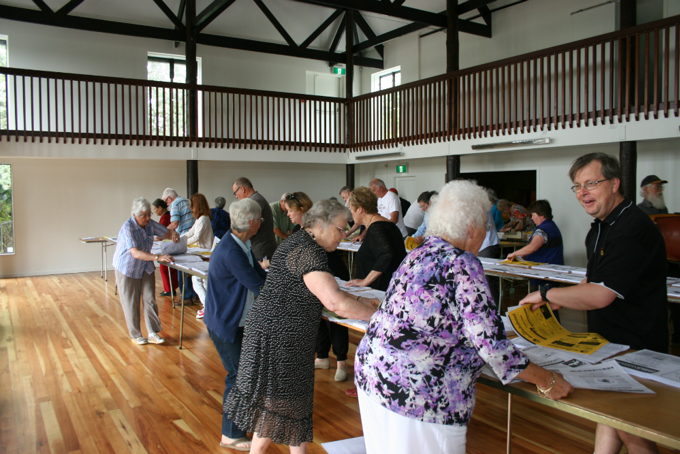 Collating the Laingholm Roundabout (1)