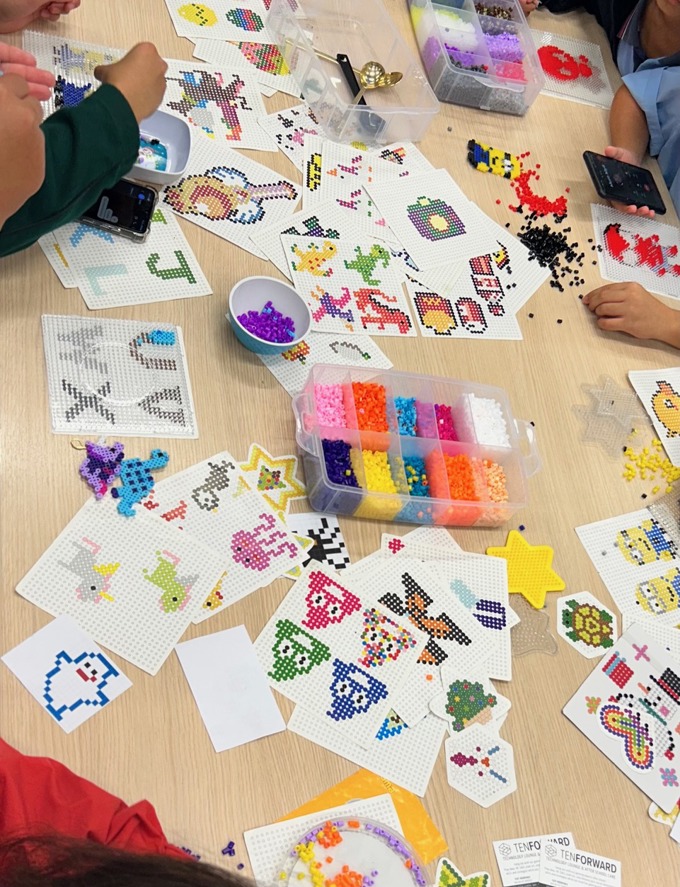 pixel art library_vagwhjmn.jpeg