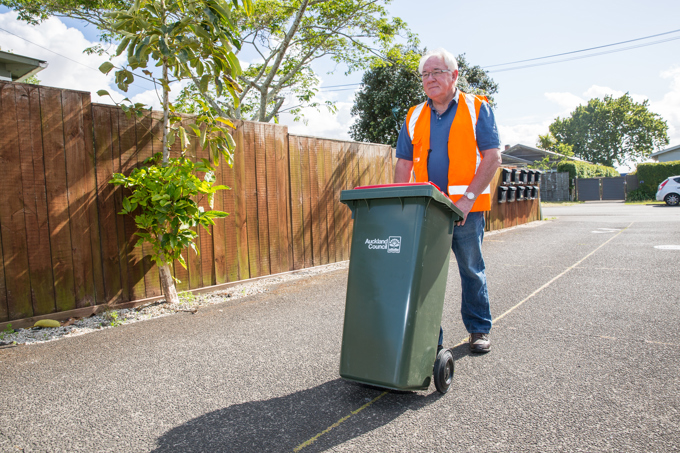 Manukau red bins