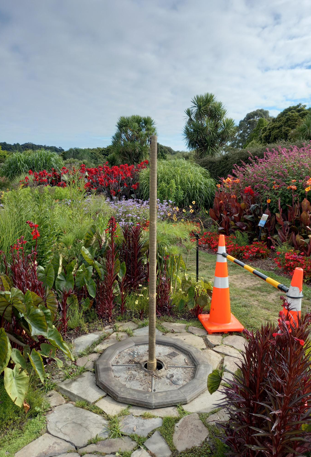 Botanic garden statue stolen