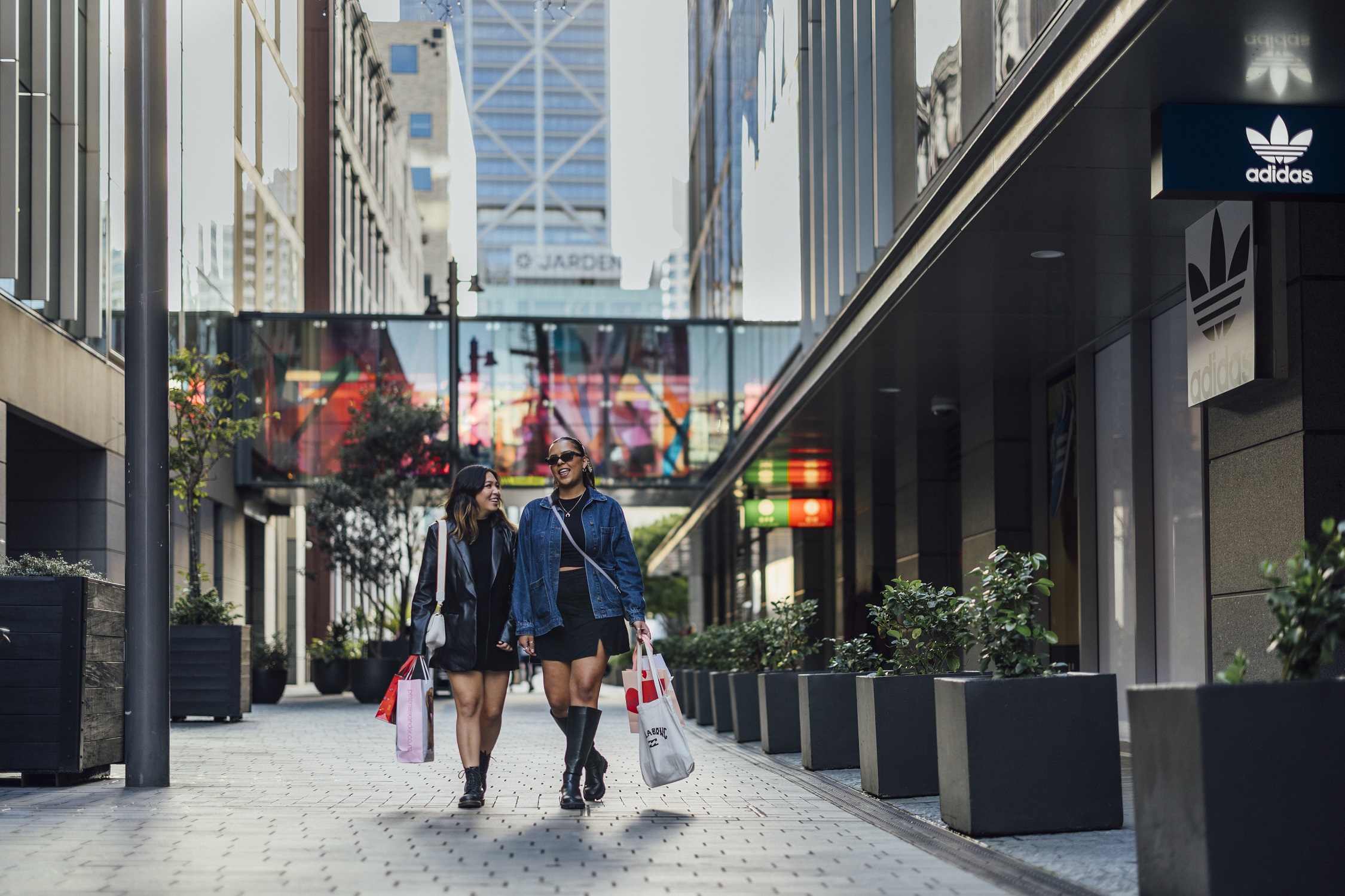 Two young women walking in downtown Auckland. 
