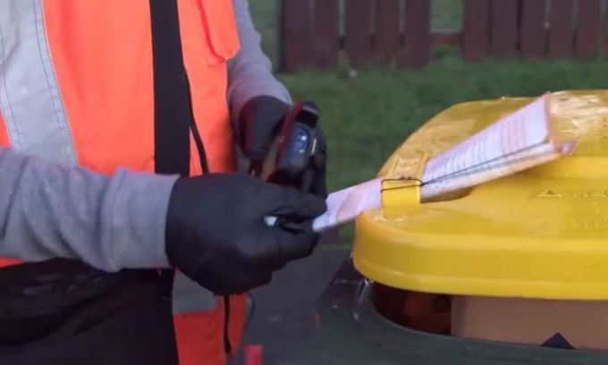 Recycling bin inspectors tag
