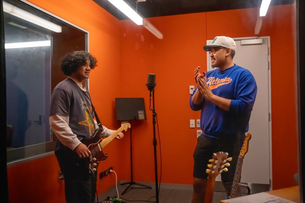Joshua Faletutulu and student in the studio