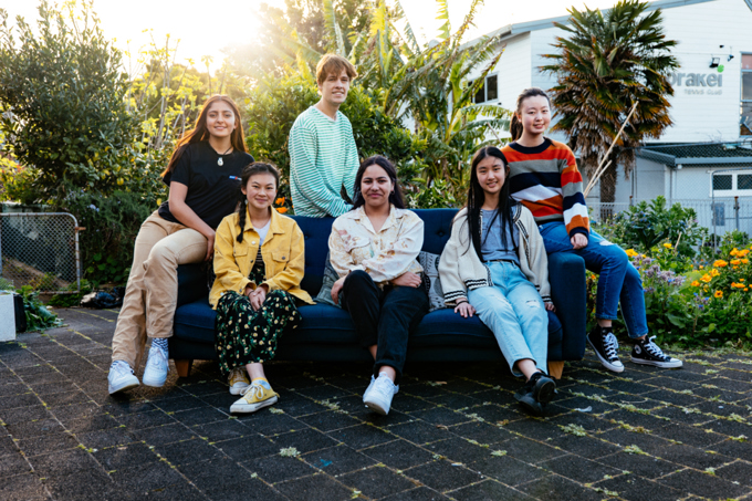 38 381570 Youth Tuia